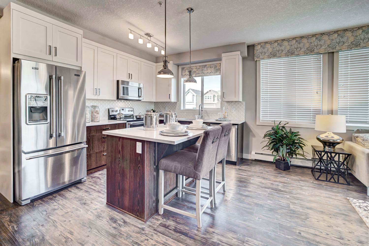 Captivating Design: Merging Wood & Painted Kitchen Cabinets